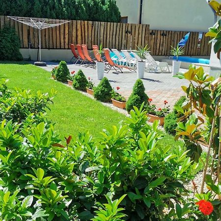 House4U Villa Balatonszárszó Екстериор снимка