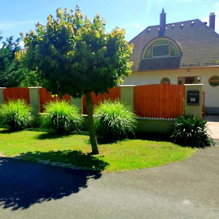 House4U Villa Balatonszárszó Екстериор снимка