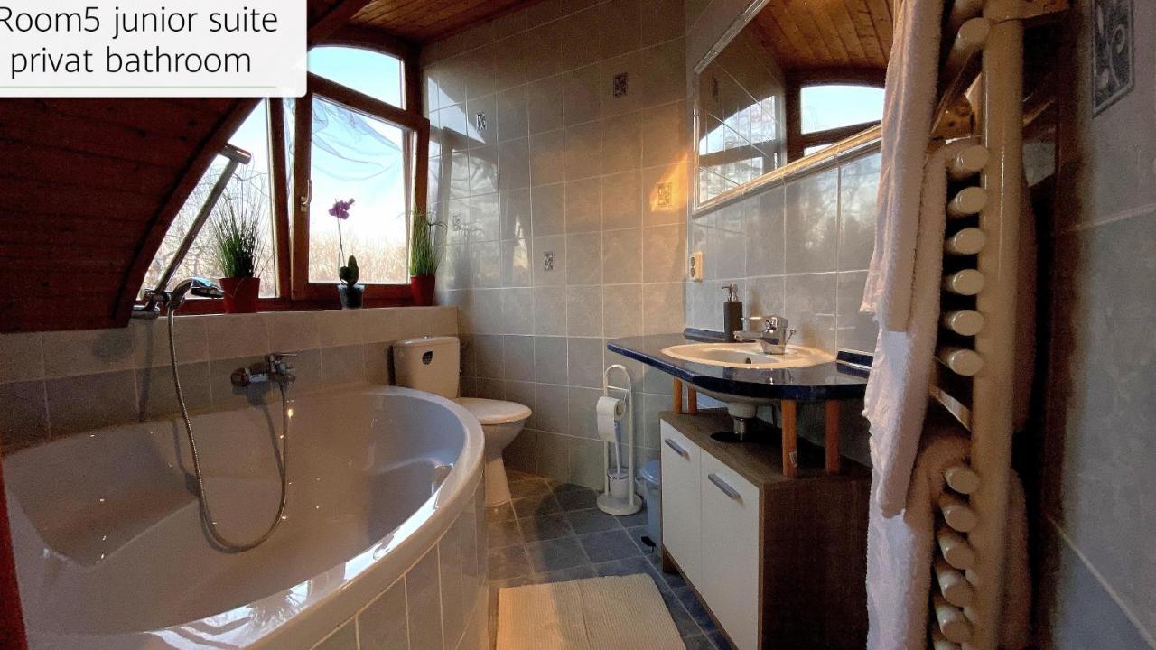 House4U Villa Balatonszárszó Екстериор снимка