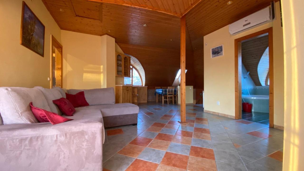 House4U Villa Balatonszárszó Екстериор снимка