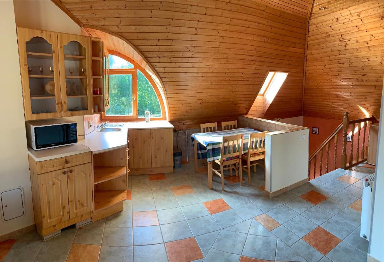 House4U Villa Balatonszárszó Екстериор снимка