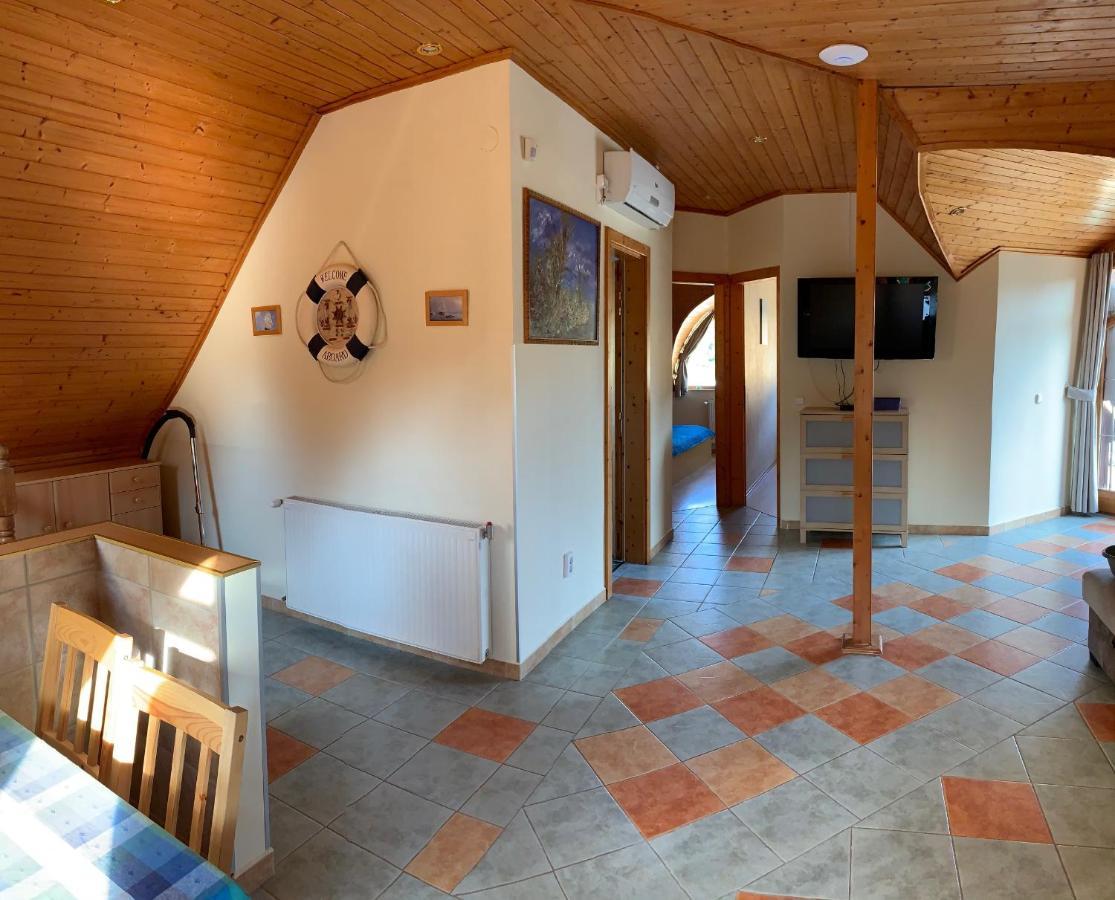 House4U Villa Balatonszárszó Екстериор снимка