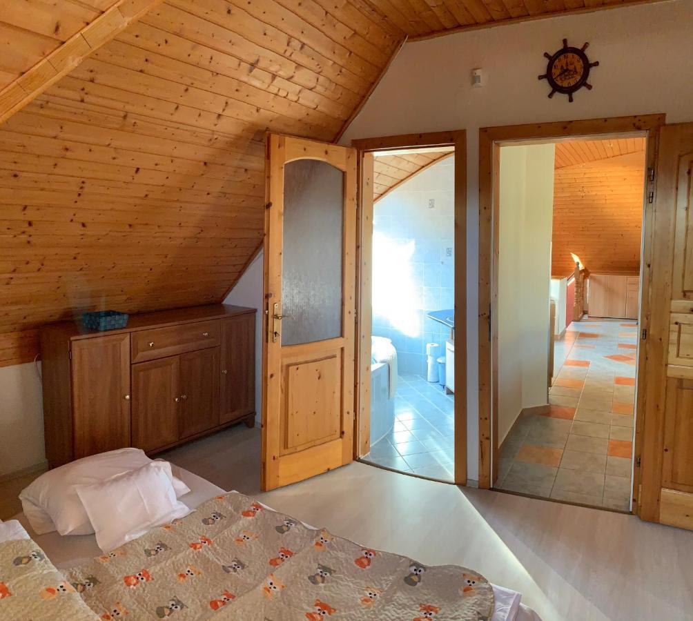 House4U Villa Balatonszárszó Екстериор снимка