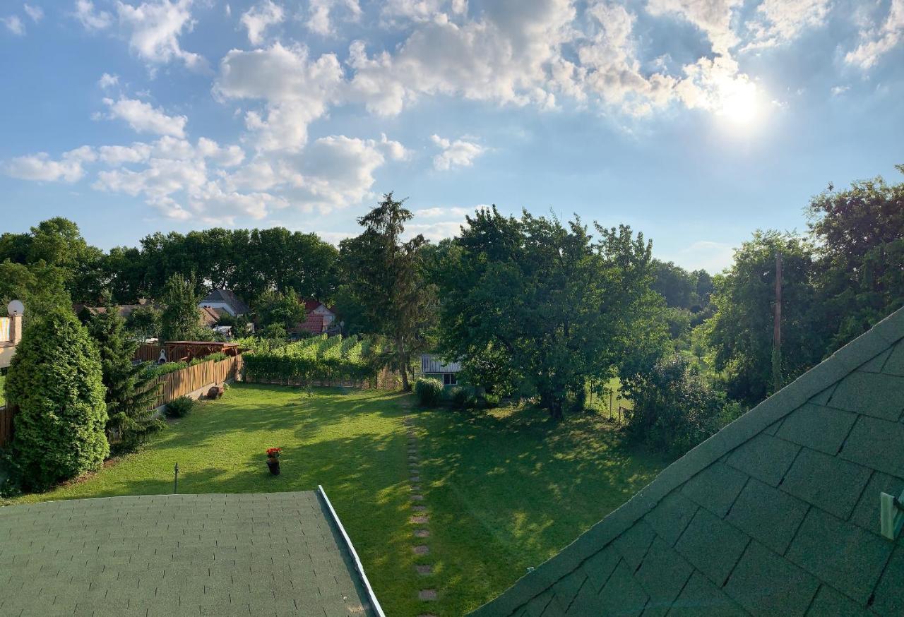 House4U Villa Balatonszárszó Екстериор снимка