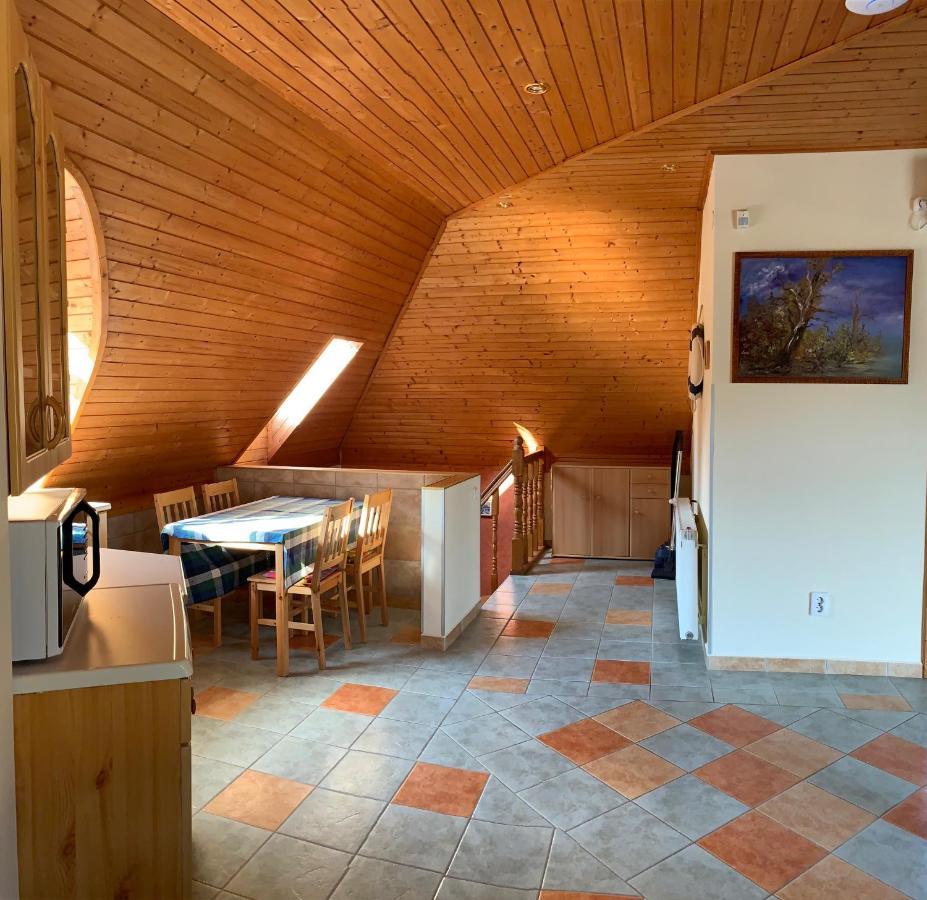 House4U Villa Balatonszárszó Екстериор снимка
