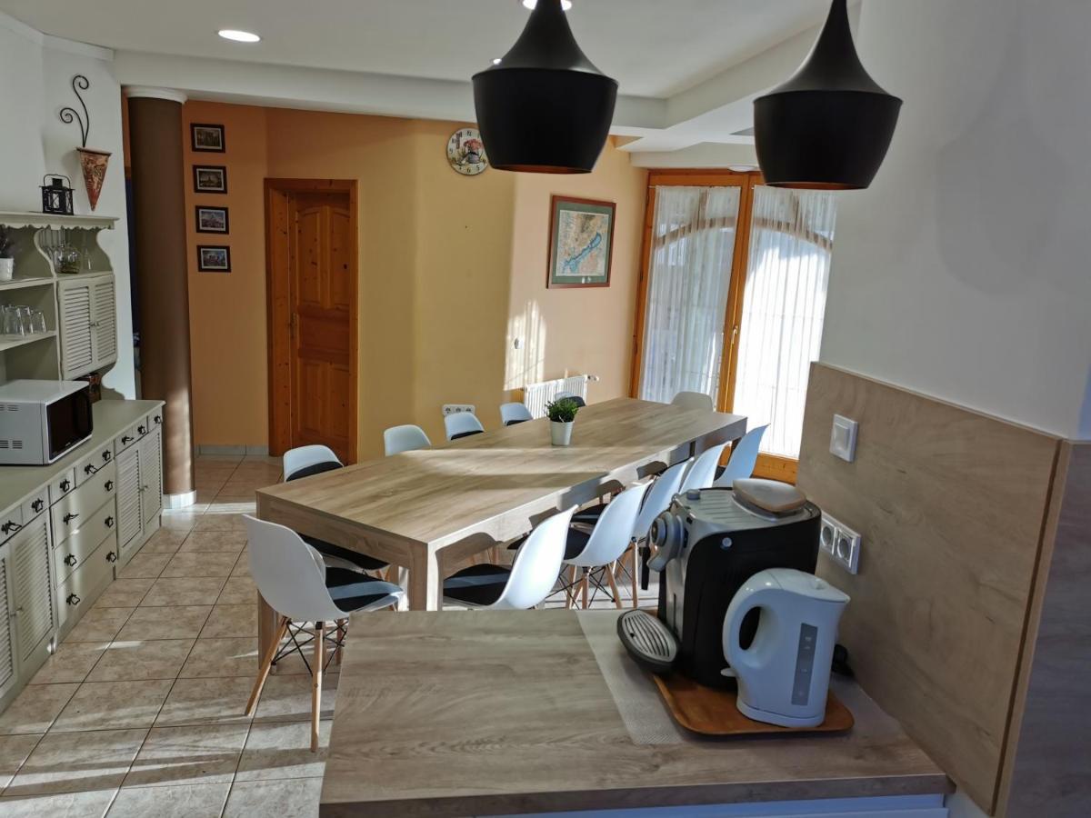 House4U Villa Balatonszárszó Екстериор снимка