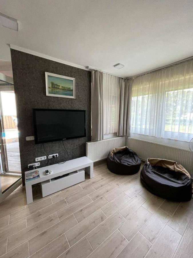 House4U Villa Balatonszárszó Екстериор снимка