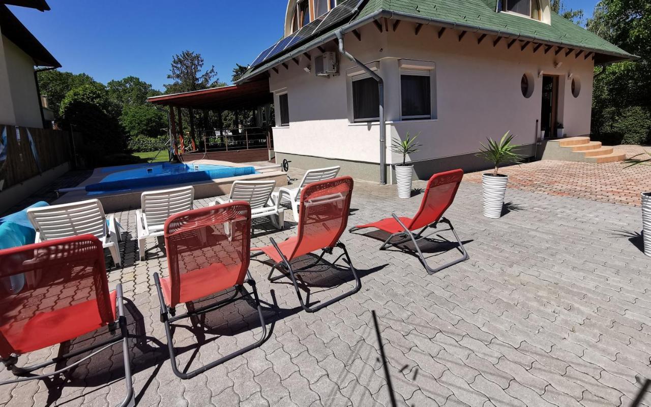 House4U Villa Balatonszárszó Екстериор снимка