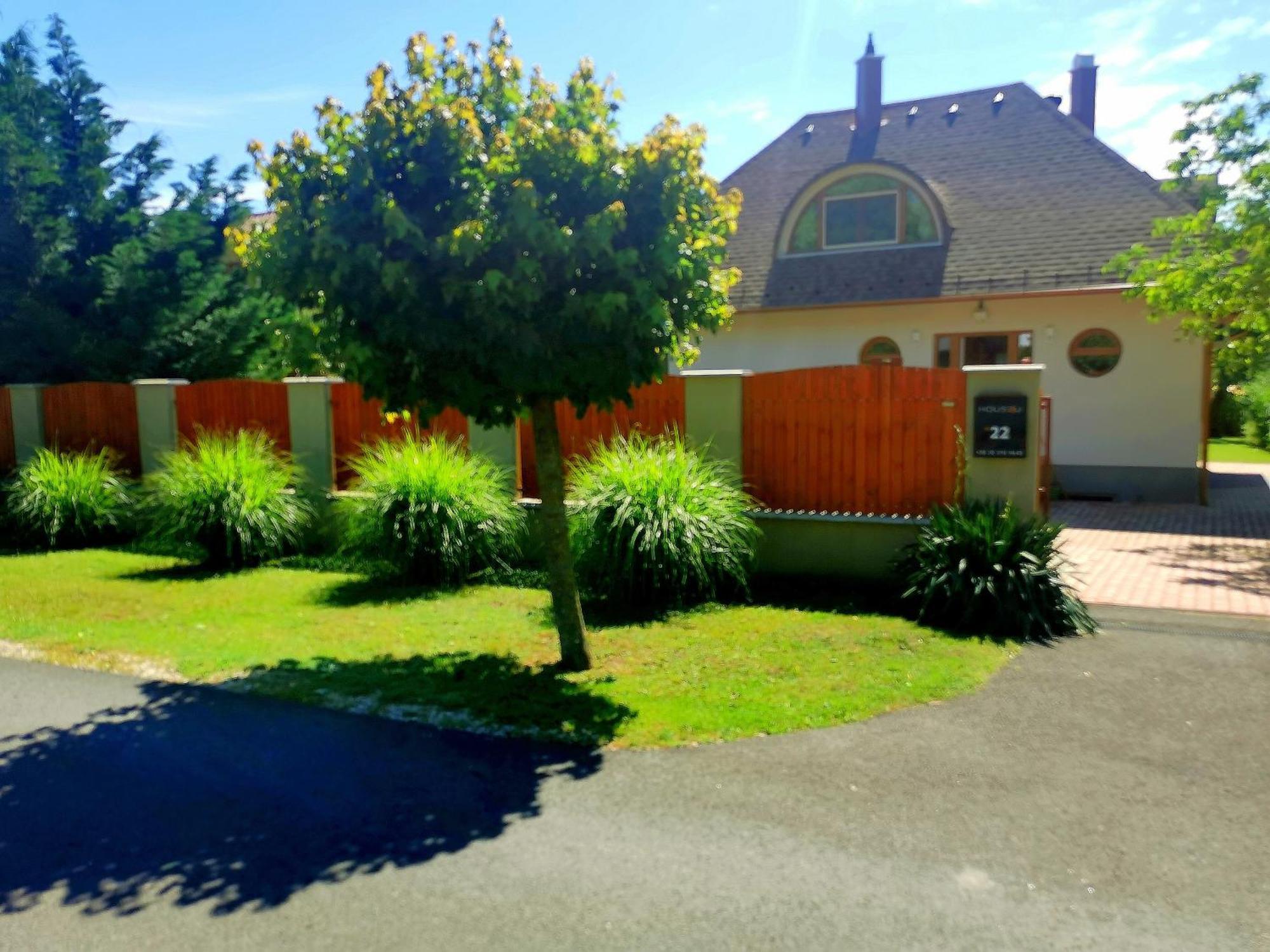 House4U Villa Balatonszárszó Екстериор снимка